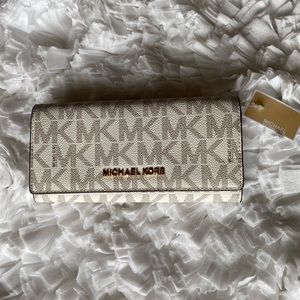 Michael Michael Kors Jet Set Travel Leather Wallet
